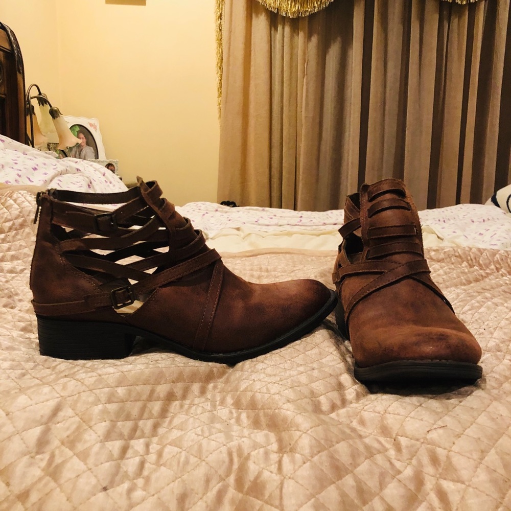 URBAN OUTFITTERS Brown Rustic Bootie